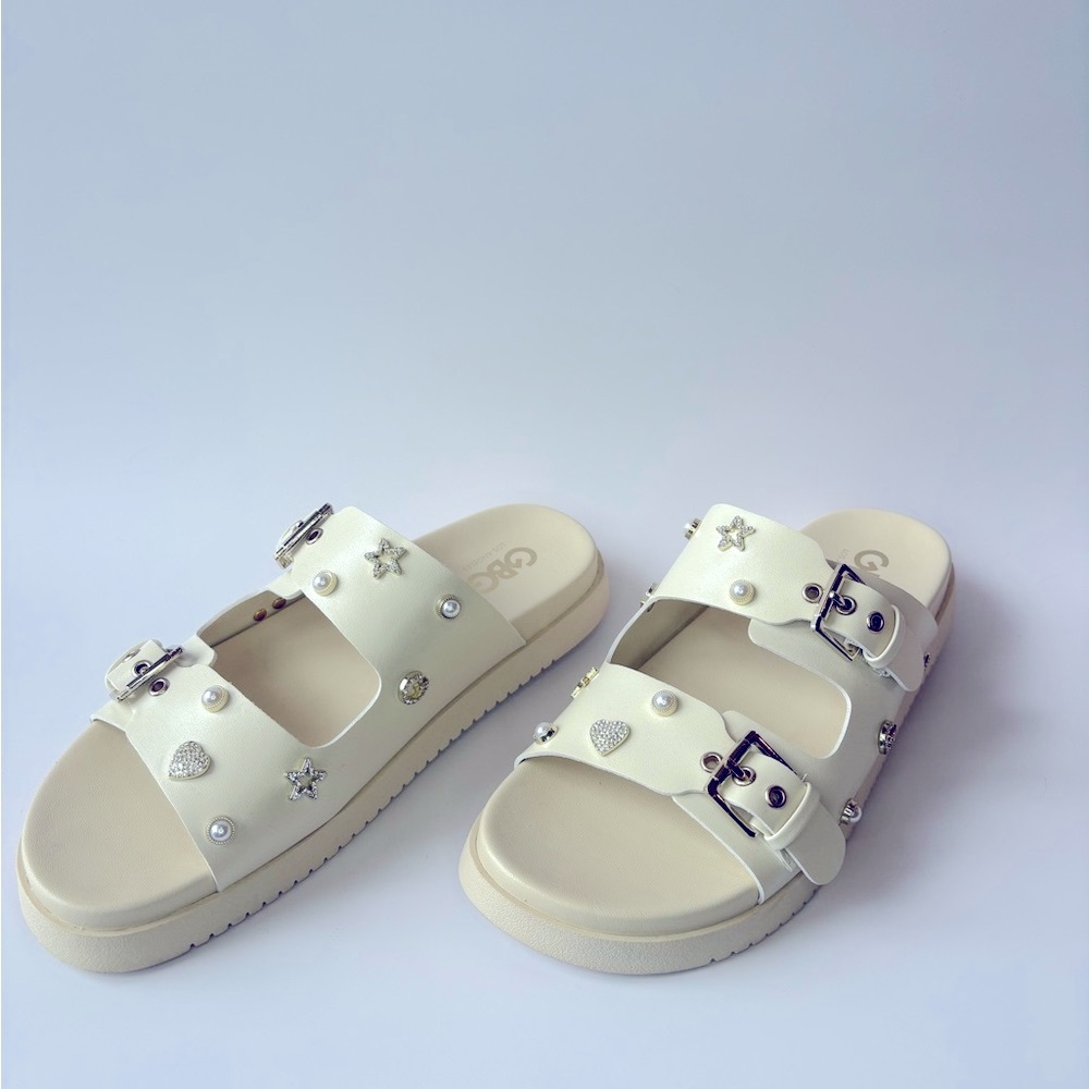 GBG Los Angeles Charm Sandal Slides